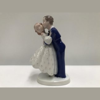 Bing & Grondahl Figurine Of A Young Couple Kissing No 2162SK